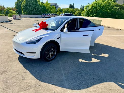 Used 2025 Tesla Model Y Long Range AWD/4WD image 54