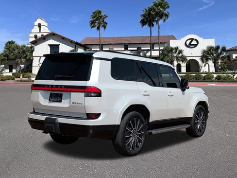 Used 2025 Lexus GX 550 w/ Accessory Package (2T) AWD/4WD image 2