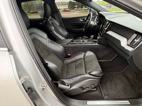 Used 2019 Volvo XC60 T5 R-Design w/ Protection Package AWD/4WD image 32
