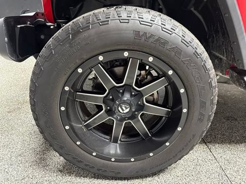 Used 2018 Jeep Wrangler Unlimited Sahara AWD/4WD image 3