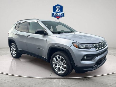 Used 2022 Jeep Compass Latitude w/ Sun and Sound Group AWD/4WD image 15