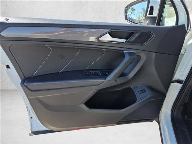 Used 2024 Volkswagen Tiguan SE AWD/4WD image 11