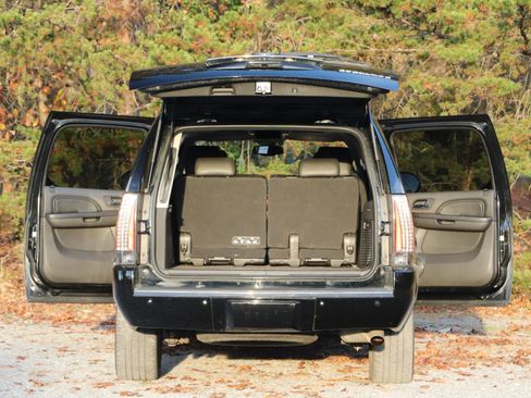 Used 2014 Cadillac Escalade ESV Premium image 5