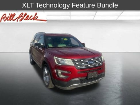 Used 2017 Ford Explorer XLT w/ Equipment Group 202A image 3