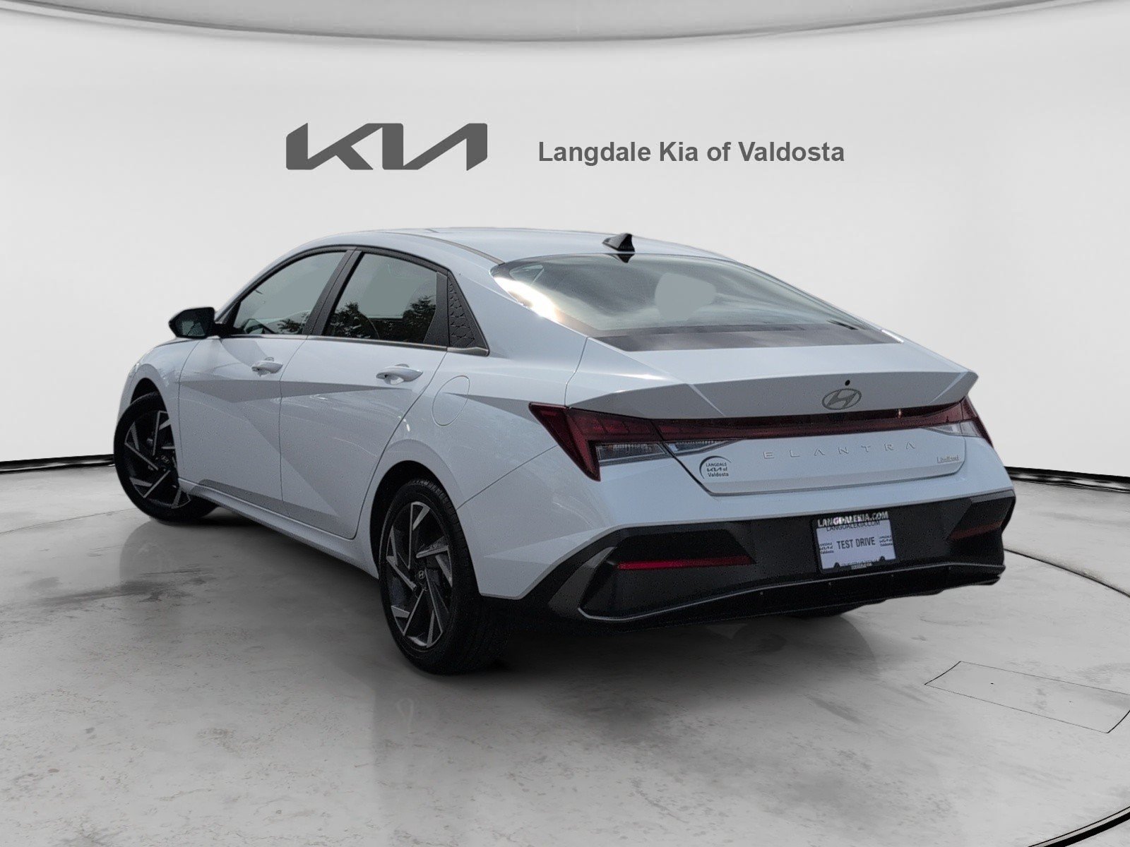 Used 2025 Hyundai Elantra Limited FWD image 9