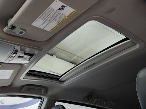 Used 2019 Toyota Sienna SE w/ SE Preferred Package image 26