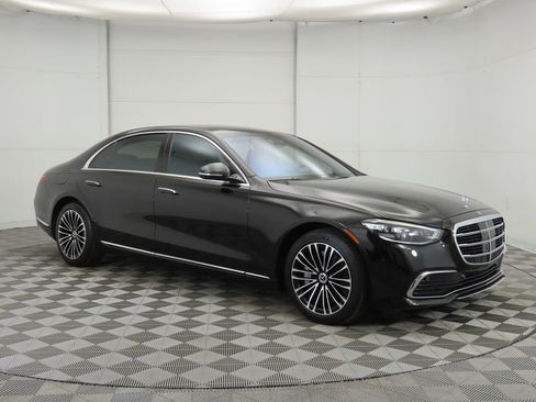 Used 2022 Mercedes-Benz S 500 4MATIC image 3