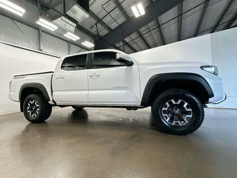 Used 2022 Toyota Tacoma TRD Off-Road w/ Technology Package AWD/4WD image 3