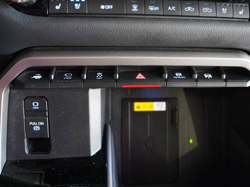 Used 2022 Toyota Tundra Limited AWD/4WD image 21