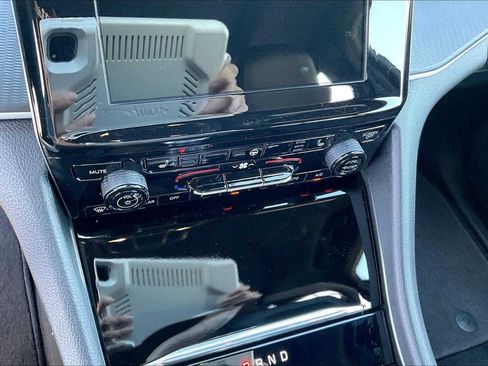 New 2025 Jeep Grand Cherokee Altitude AWD/4WD image 18