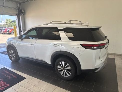Used 2025 Nissan Pathfinder SL w/ Black Appearance Package FWD image 8