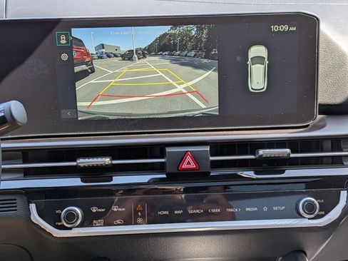 New 2026 Kia Sportage EX FWD image 17