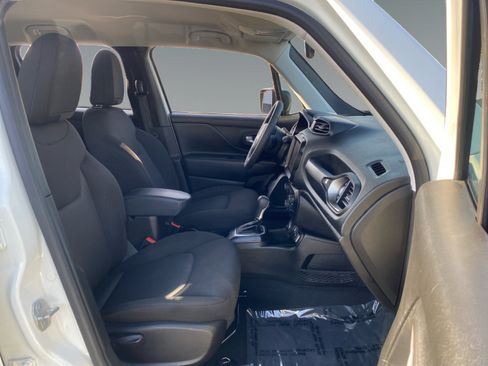 Used 2023 Jeep Renegade Latitude AWD/4WD image 15