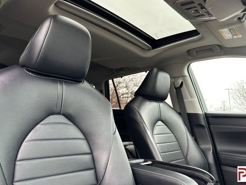 Used 2024 Toyota Highlander XLE image 23
