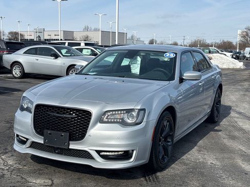 Used 2023 Chrysler 300 Touring L w/ Popular Equipment Group image 7