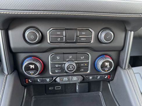 Used 2022 Chevrolet Suburban Premier image 20