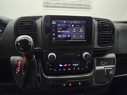 Used 2025 RAM ProMaster 2500 w/ Convenience Group FWD image 17