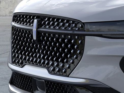 New 2026 Lincoln Nautilus Reserve image 17