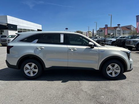 New 2026 Kia Sorento LX FWD image 8