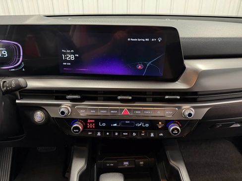 Used 2024 Kia Telluride LX FWD image 30