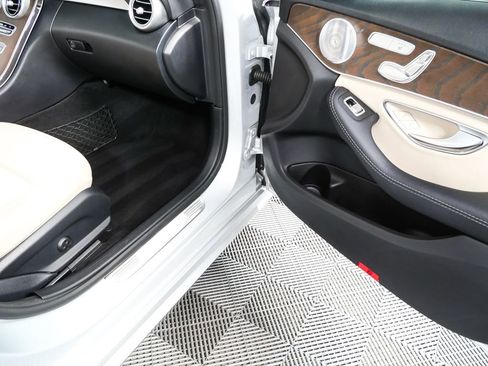Used 2019 Mercedes-Benz C 300 Sedan image 26