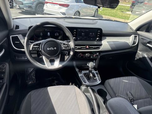 Used 2024 Kia Seltos LX AWD/4WD image 14