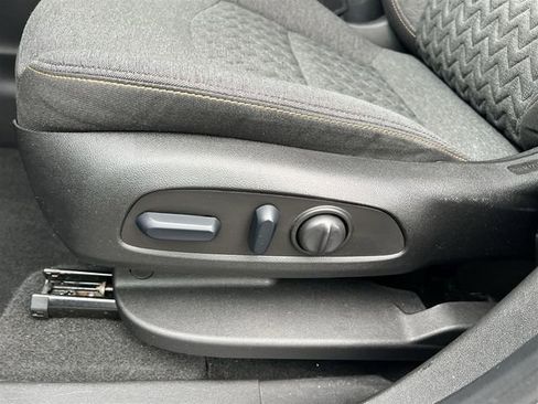 Used 2023 Chevrolet Equinox LT image 18