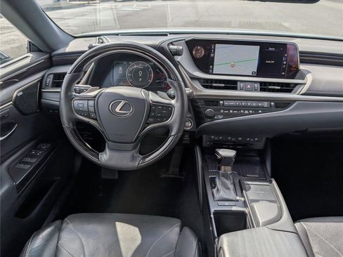 Used 2019 Lexus ES 350 Ultra Luxury w/ Accessory Package image 16
