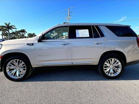 Used 2021 GMC Yukon Denali w/ Denali Premium Package image 8