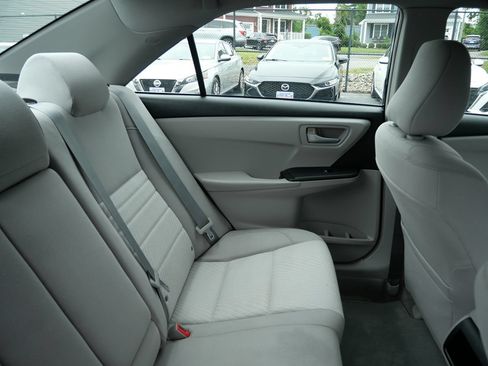Used 2015 Toyota Camry LE FWD image 28