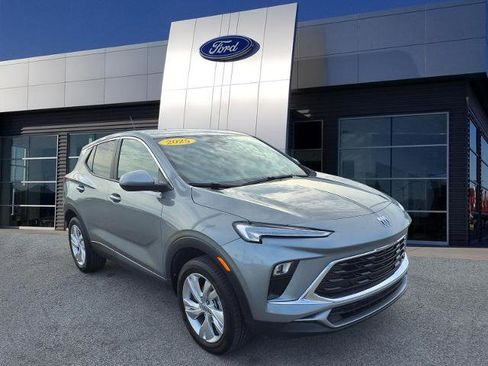 Used 2025 Buick Encore GX Preferred AWD/4WD image 1