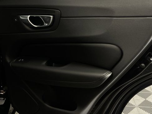 Used 2025 Volvo XC60 B5 Plus image 30
