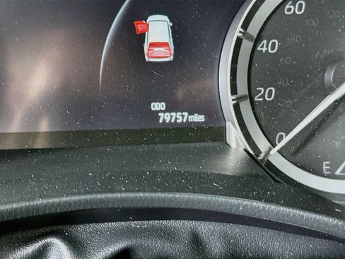 Used 2022 Toyota Highlander XLE FWD image 19
