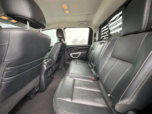 Used 2017 Nissan Titan SL w/ Chrome Package image 10