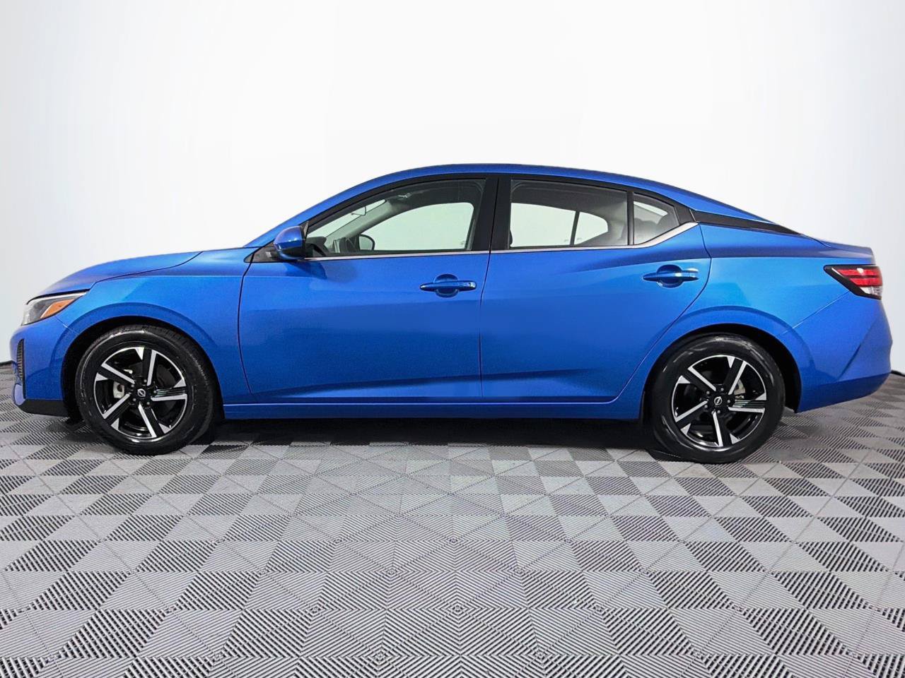 Used 2024 Nissan Sentra SV FWD image 7
