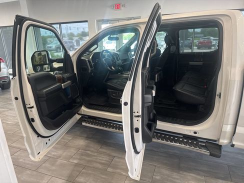 Used 2018 Ford F150 Lariat w/ Equipment Group 502A Luxury AWD/4WD image 24
