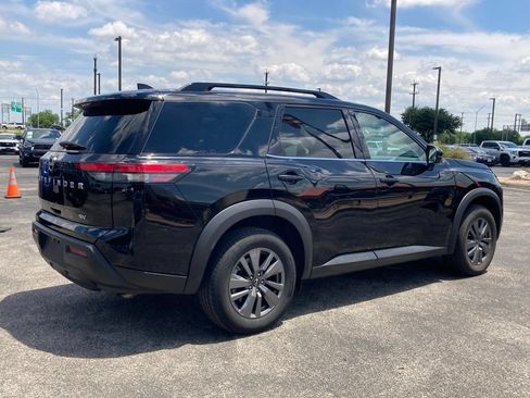 Used 2024 Nissan Pathfinder SV FWD image 5