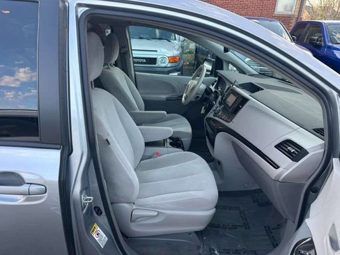 Used 2014 Toyota Sienna LE image 12