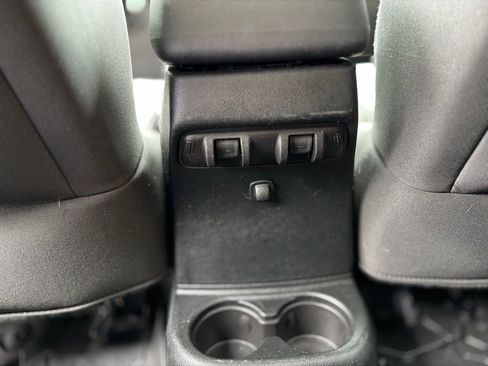 Used 2018 Jeep Wrangler Unlimited Sport S image 25