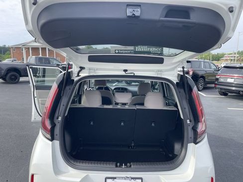 Used 2025 Kia Soul LX w/ LX Technology Package FWD image 22