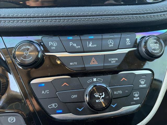 Used 2018 Chrysler Pacifica Limited w/ Advanced Safetytec Group FWD image 15