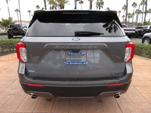 Certified 2022 Ford Explorer XLT w/ Equipment Group 202A image 3