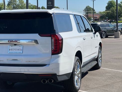 Used 2022 GMC Yukon XL Denali AWD/4WD image 28