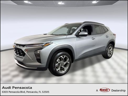 Used 2025 Chevrolet Trax LT image 1