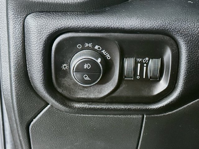 Used 2026 RAM 2500 Laramie AWD/4WD image 12