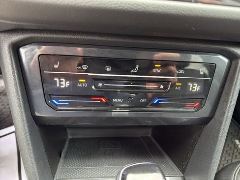 Used 2022 Volkswagen Tiguan SE image 17