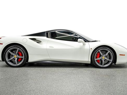 Used 2018 Ferrari 488 Spider image 17