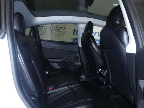 Used 2021 Tesla Model Y Long Range image 18