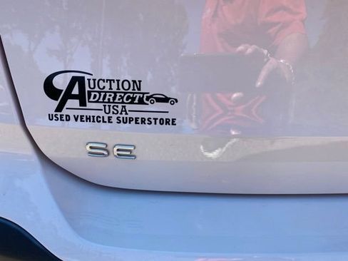 Used 2025 Volkswagen Taos SE AWD/4WD image 27
