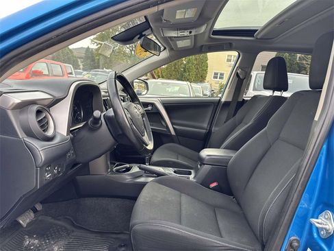 Used 2018 Toyota RAV4 XLE image 17